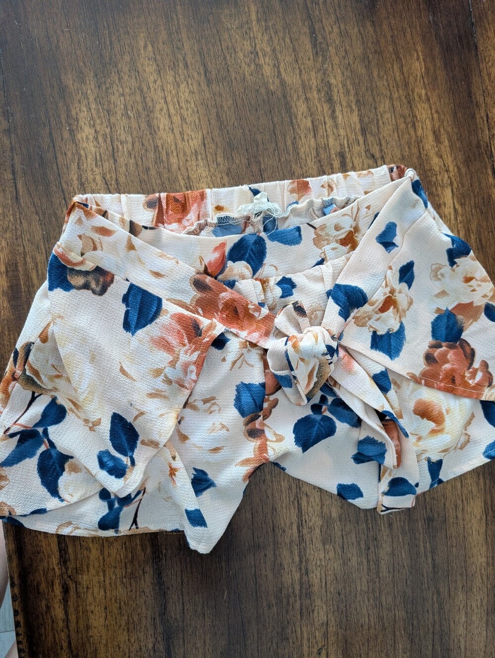 Grade & Gather: Floral Tie-Front Women’s Shorts - Cream with Blue Flowers Size S